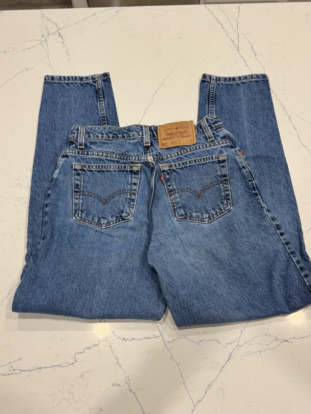 Levi's 551 Relaxed fit Tapered Leg 6 Med. - Picture 3 of 7